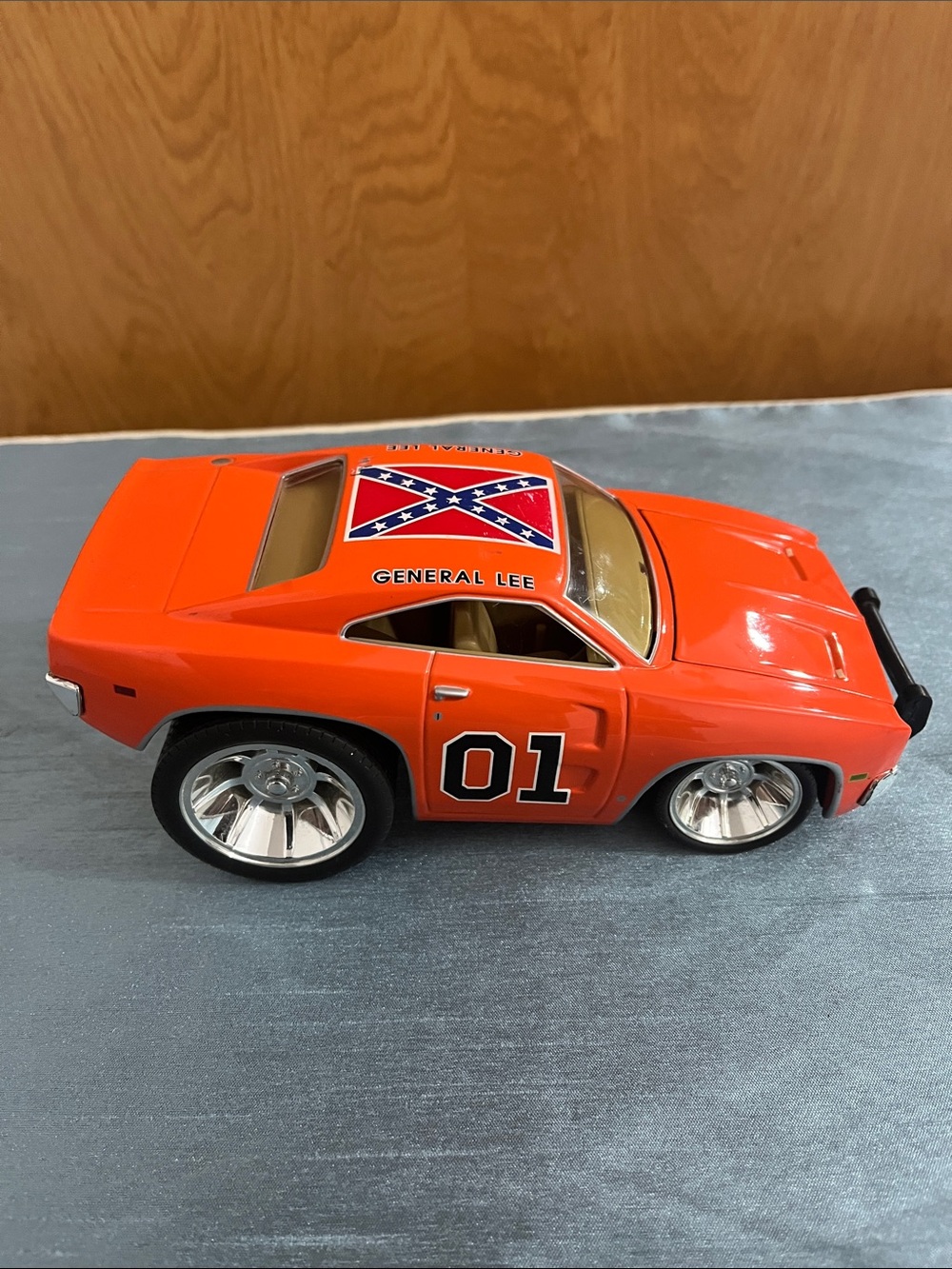 VTG Dukes of Hazzard General Lee Stylized 1:24 Car RC2 Joy Ride